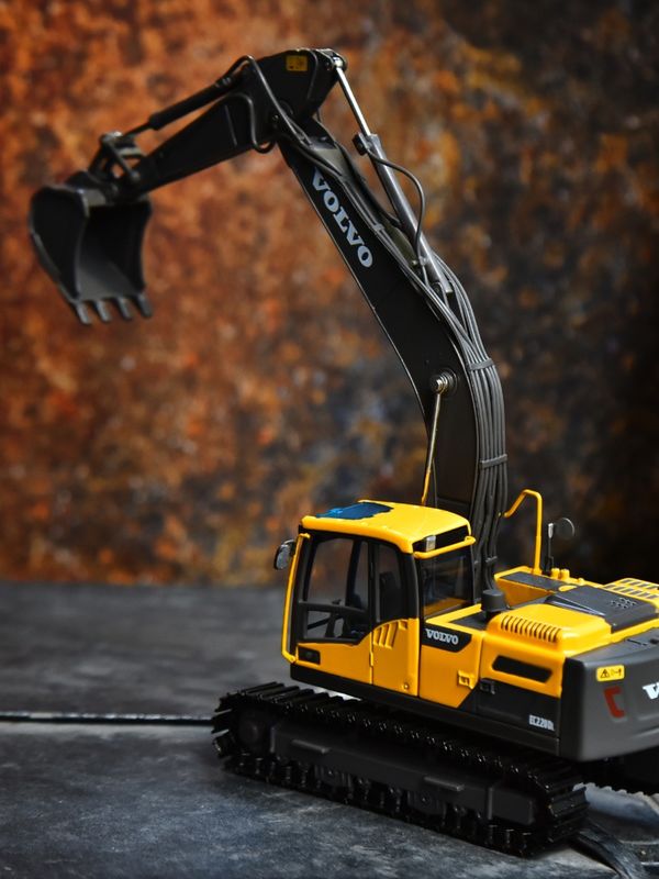 VOLVO Volvo EC220DL modello di escavatore in lega originale simulazione di veicoli di ingegneria ornamenti escavatore