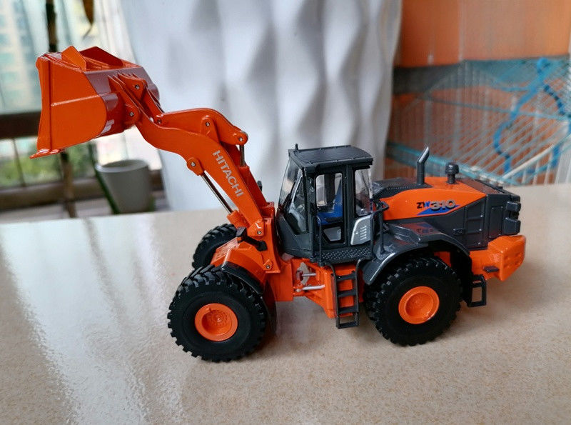 Autentico 1/50 Hitachi ZAXIS250LC-5 ZX200 ZX350LC-6 Escavatore Diecast Toy Modello
