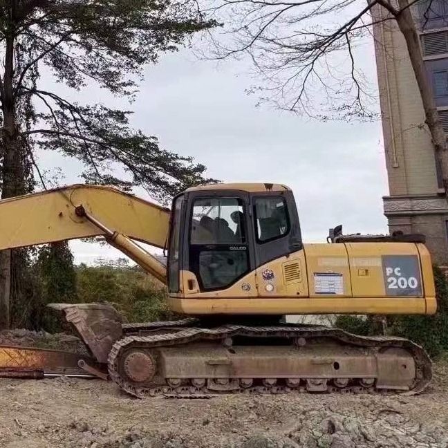Potente escavatore Komatsu PC200-7 con braccio a lunga portata di 18 metri per costruzioni pesanti