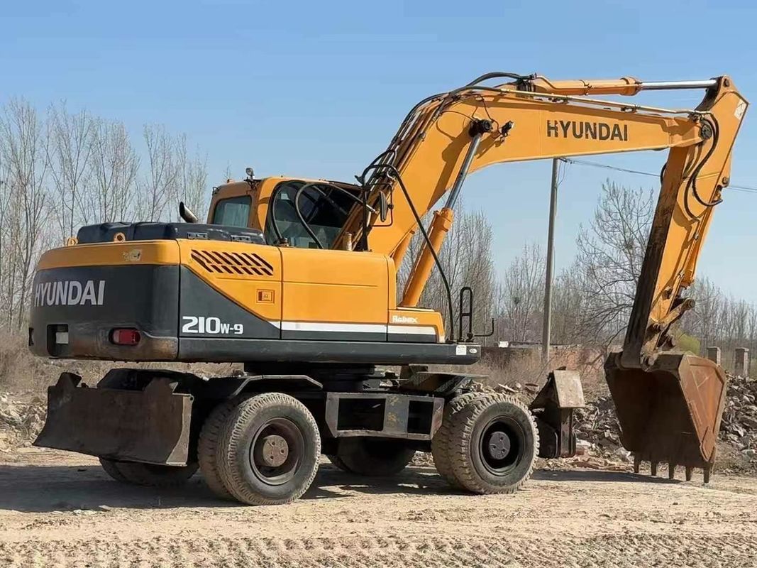 Escavatore a ruote Hyundai 210-9 usato del 2014 Condizione affidabile Prezzo accessibile