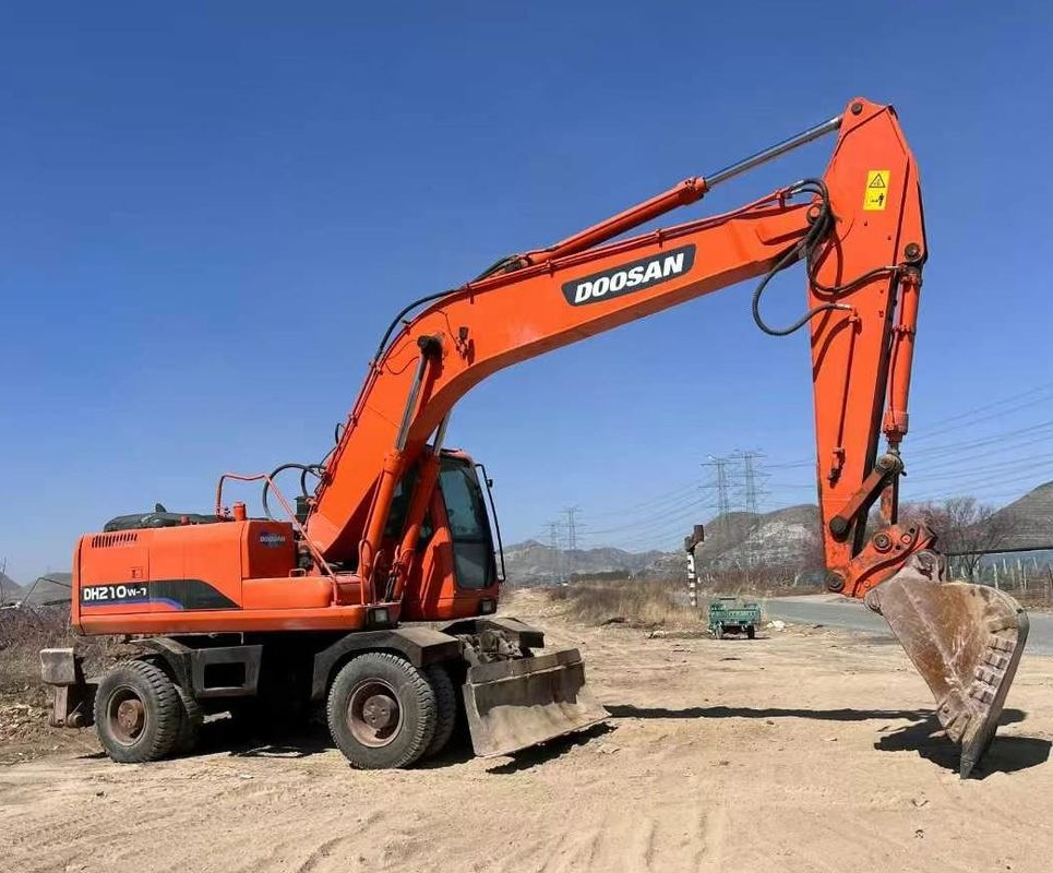 Escavatore a ruote usato Doosan DH210 con azionamento idraulico e peso operativo Escavatore di buona qualità