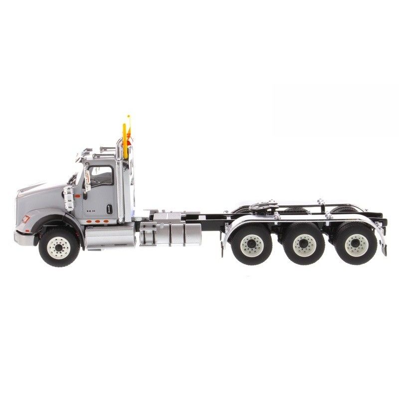 DM International HX620 Modello di Autocarro Pianale Americano Tri-Assale in Scala 1/50, Modello pressofuso da collezione 71011