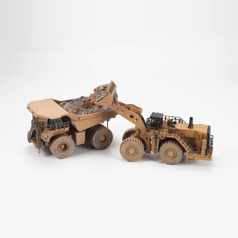 Diecast Masters 1/125 Scale Wheel Loader & Mining Dump Truck Muddy Scene Modello Set 85762