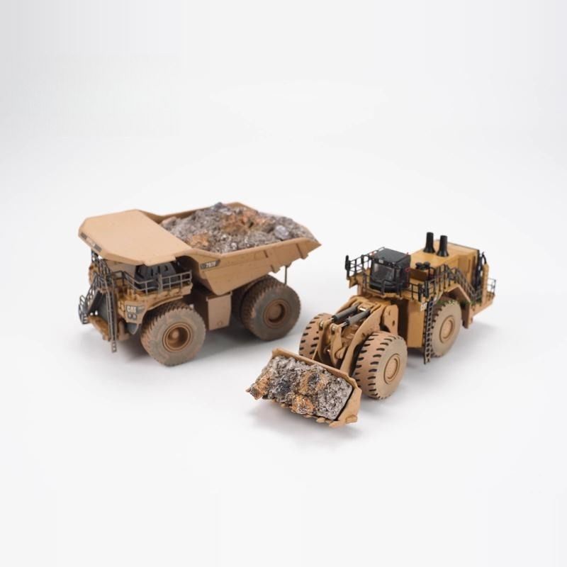 Diecast Masters 1/125 Scale Wheel Loader & Mining Dump Truck Muddy Scene Modello Set 85762