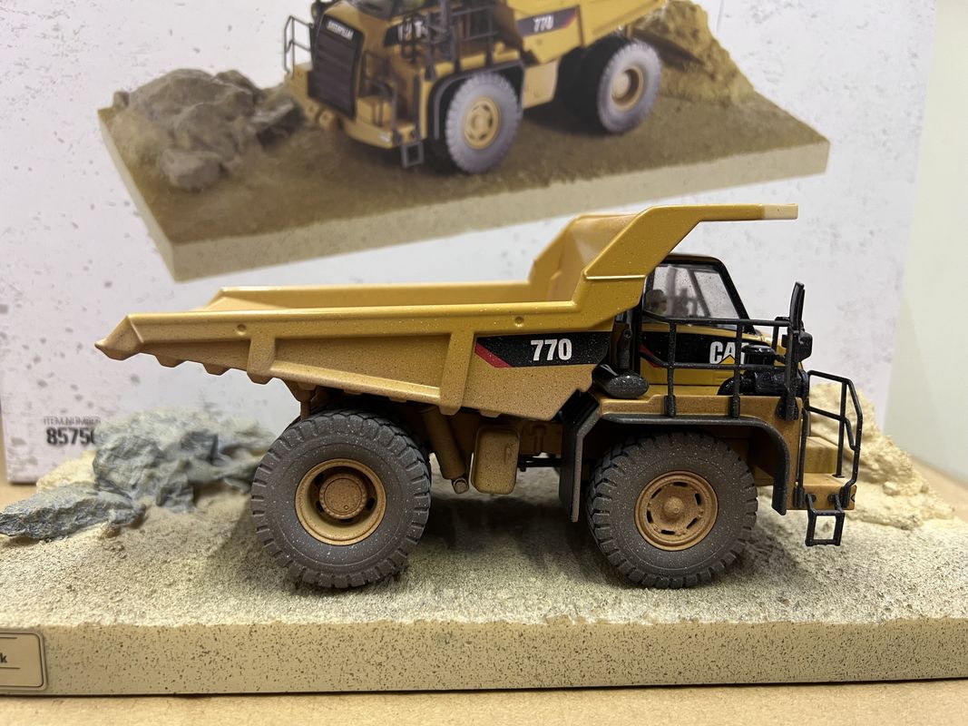 DM 1/50 Scale Heavy Duty Off-Highway Dump Truck Muddy Special Edition Diecast Modello 85756