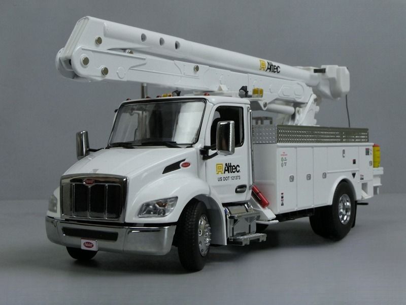 1/32 Peterbilt 536 Con Altec AA55 Piattaforma di lavoro aereo DM Modello 71105