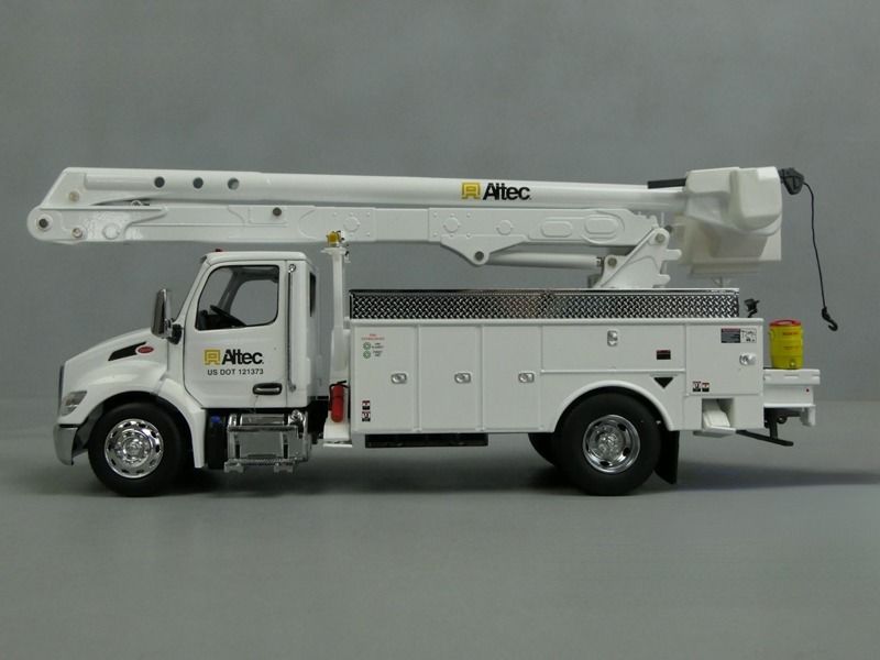 1/32 Peterbilt 536 Con Altec AA55 Piattaforma di lavoro aereo DM Modello 71105