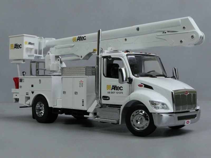 1/32 Peterbilt 536 Con Altec AA55 Piattaforma di lavoro aereo DM Modello 71105