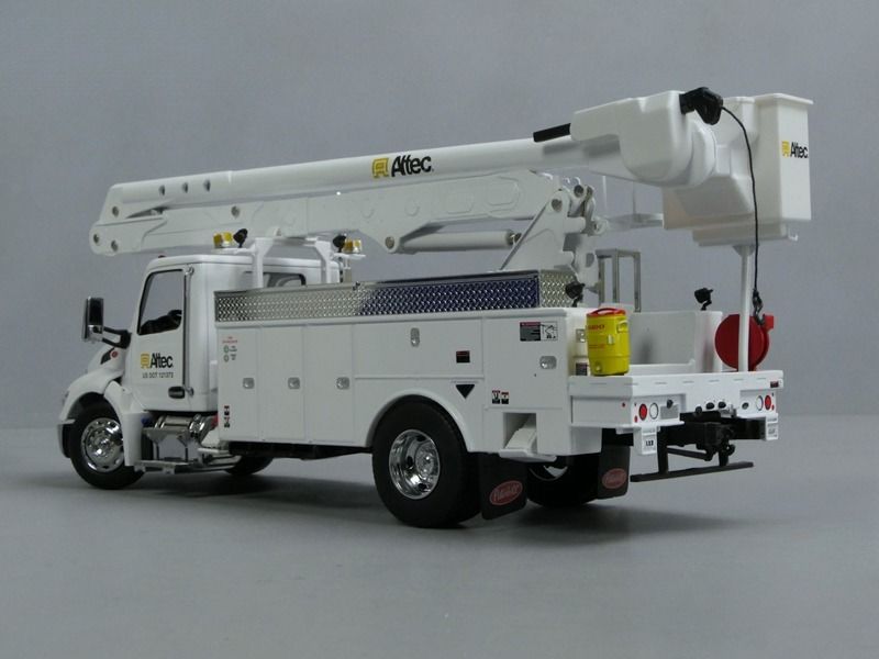 1/32 Peterbilt 536 Con Altec AA55 Piattaforma di lavoro aereo DM Modello 71105