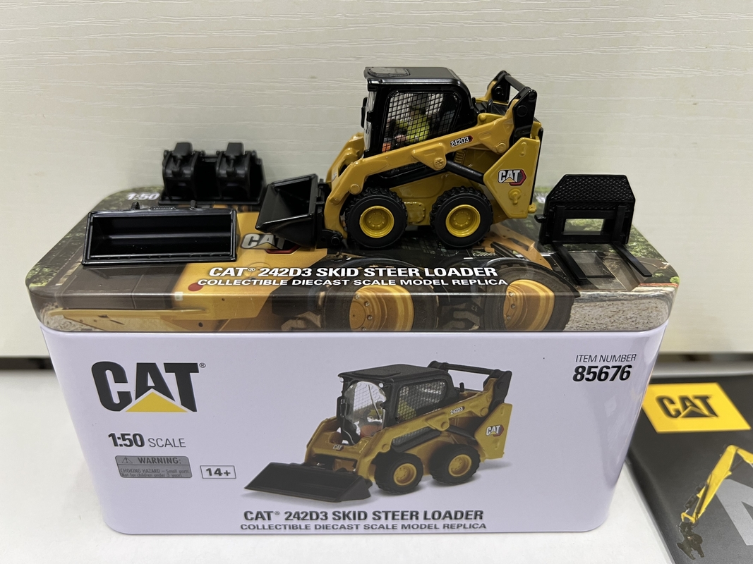 DM 1:50 CAT 242D3 Compatto caricatore a ruote in lega stampata modello 85676 giocattolo da collezione