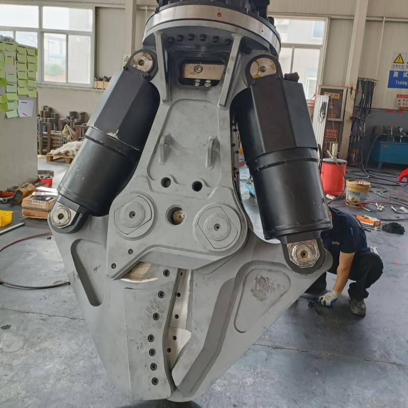 Personalizza in fabbrica Escavatore per carichi pesanti Cesoia idraulica per rottami metallici Cesoia per nave vecchia automobile Lama affilata Rotazione a 360 ° Cesoia per tubi in barra d'acciaio