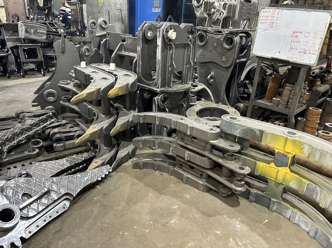 Personalizza in fabbrica Escavatore per carichi pesanti Cesoia idraulica per rottami metallici Cesoia per nave vecchia automobile Lama affilata Rotazione a 360 ° Cesoia per tubi in barra d'acciaio