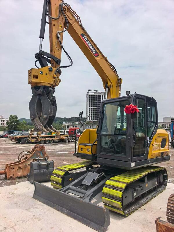 98% Nuovo escavatore XCMG XE75G con pattini in gomma con cesoia idraulica